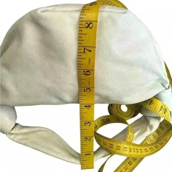 Bottega Benetta Double Knot Leather Handbag . - Picture 12 of 15